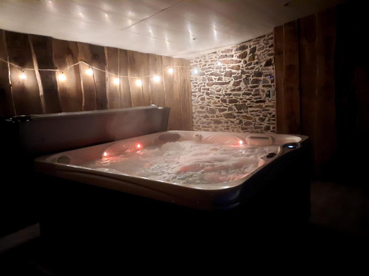 A La Memoire De Merlin & Spa Saint-Malon-sur-Mel 外观 照片